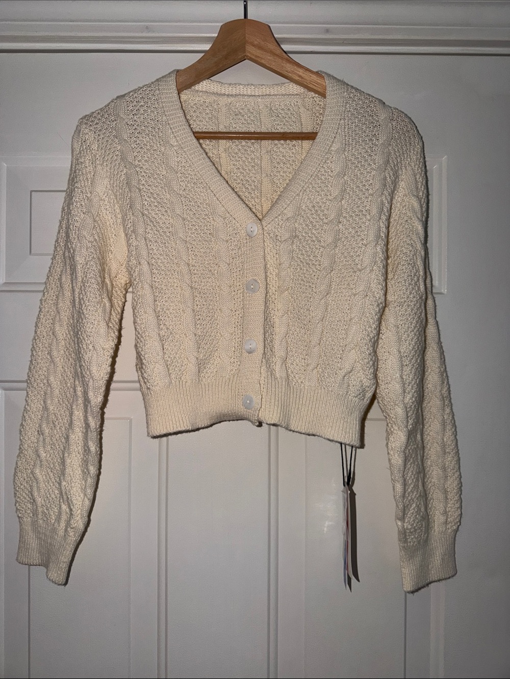 Cider Cream Cable Knit V-Neck Button-Front Cropped Women's Cardigan. Sz S NWT